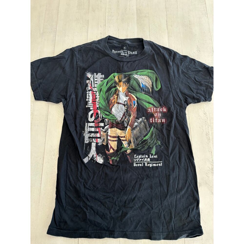 Attack on Titan Captain Levi graphic t-shirt Size Small Crunchy Roll Anime